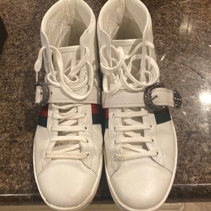 Original Gucci high top sneaker with dragon buckles worn no damage exclusive.
